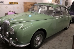 daimler v8 green 9x